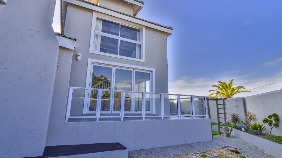 4 Bedroom Property for Sale in Outeniqua Strand Western Cape